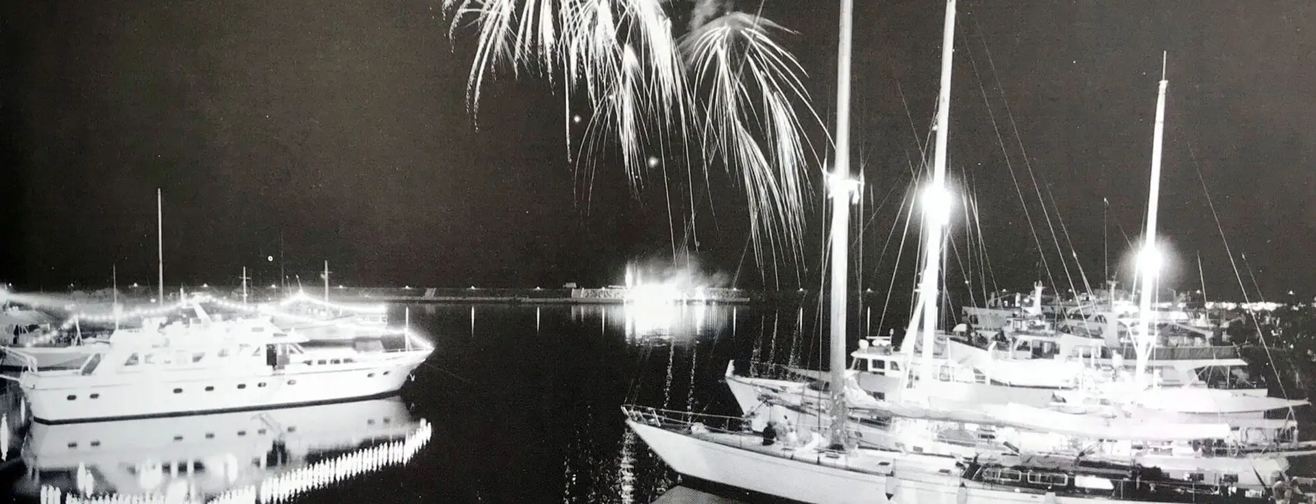 fuegos artificiales en la inauguración de Puerto Banús.